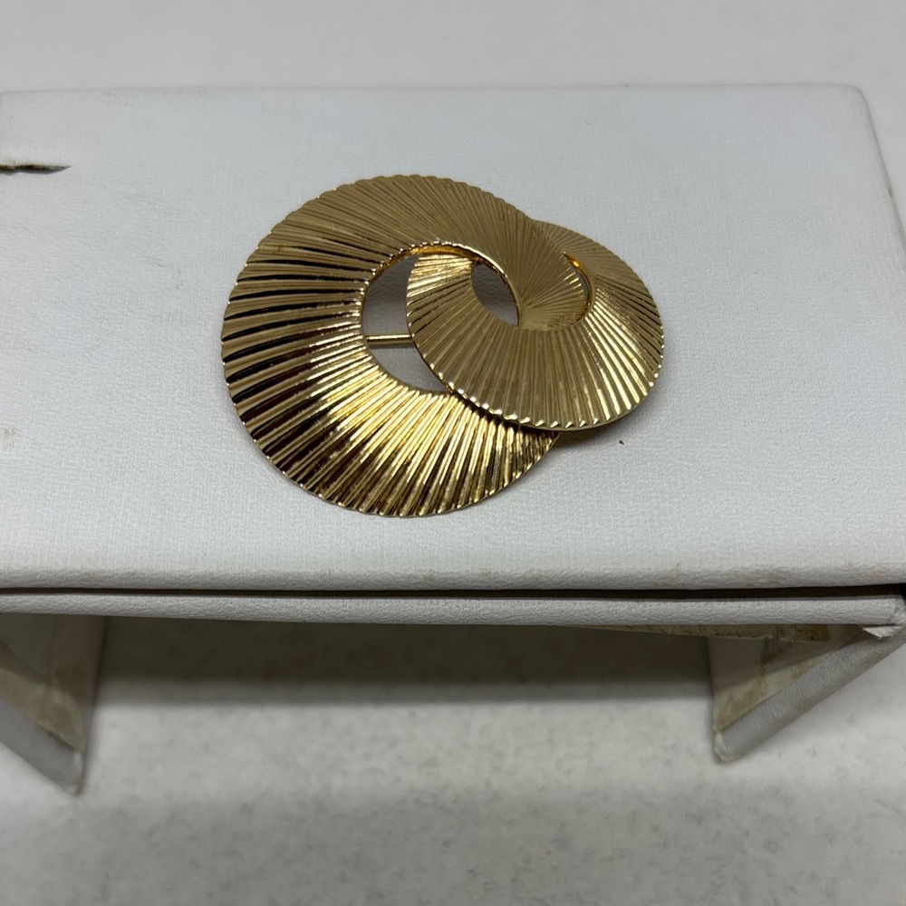 Christian Dior Fluted Interlocking Brooch